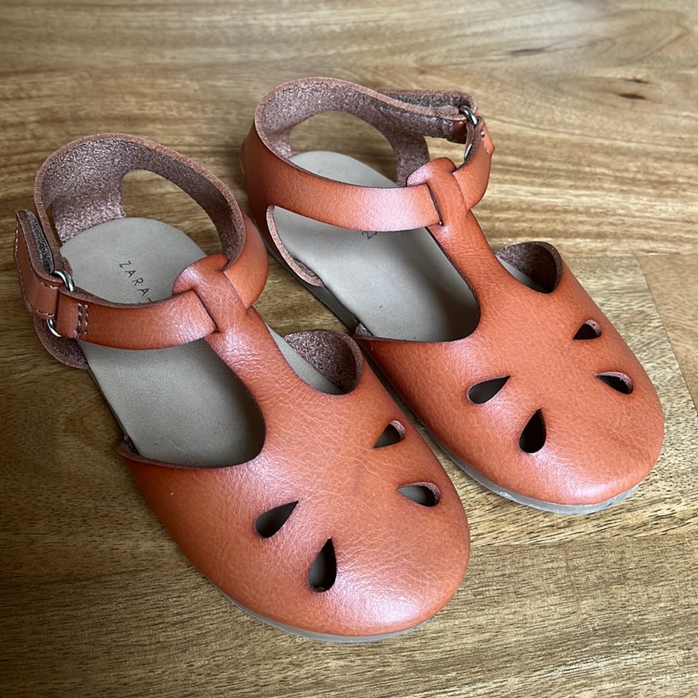 Zara 23 unisex sandals